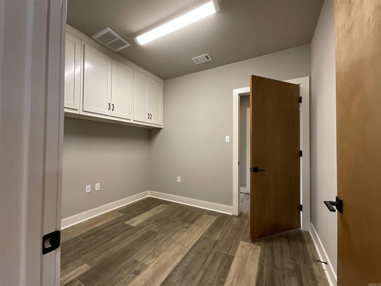 More Photos Of 1009 S Redmond Rd, Jacksonville Medical For Sale