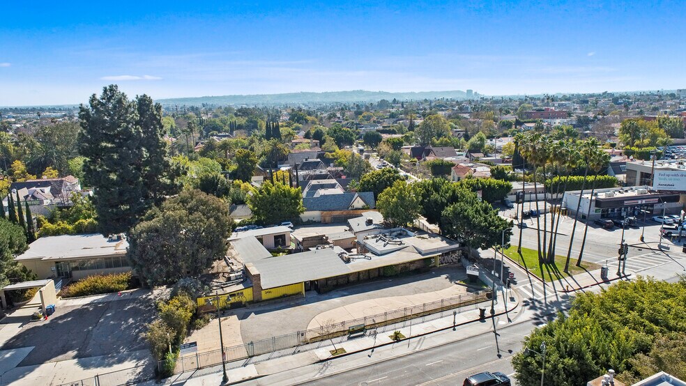 More Photos Of 4950 Wilshire Blvd, Los Angeles Office For Sale