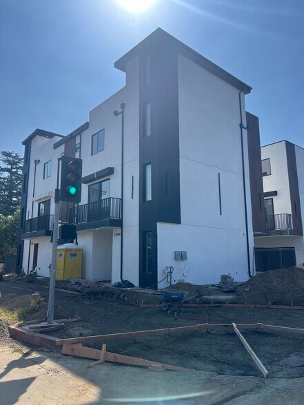 More Photos Of 13694 Erwin St, Van Nuys Apartments For Lease