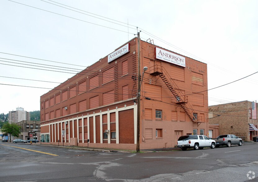 More Photos Of 2032 W Superior St, Duluth Storefront For Lease