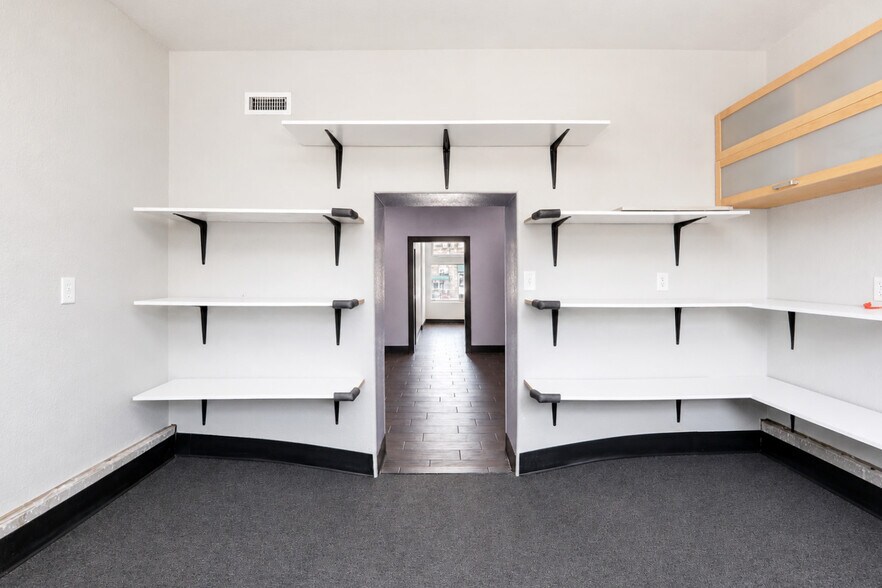 More Photos Of 123 Center Ave N, Mitchellville Office For Lease