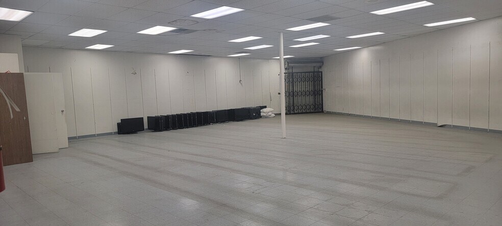 More Photos Of 611-675 N Broadway, Escondido Unknown For Lease