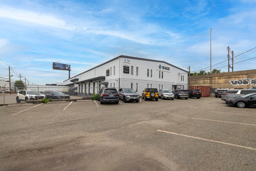 More Photos Of 136-158 Paris St, Newark Warehouse For Lease