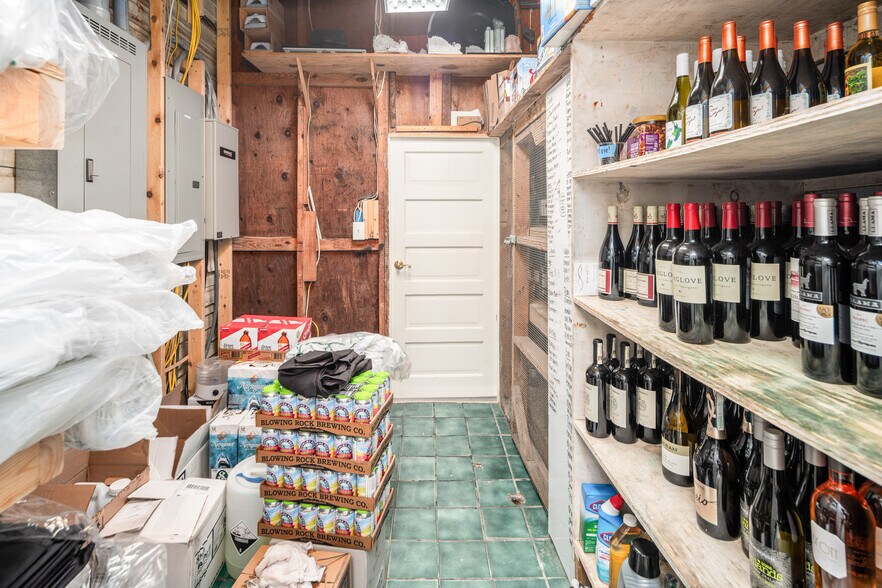 More Photos Of 738 E Main St, Belhaven Hotel For Sale