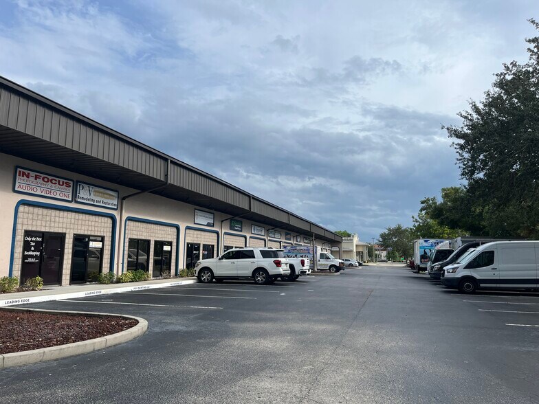 More Photos Of 12155 Metro Pky, Fort Myers Showroom For Lease