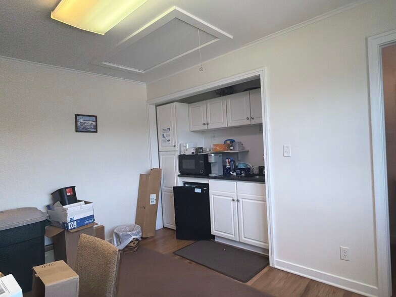 More Photos Of 610 Hamlin Hwy, Lake Ariel Office For Sale