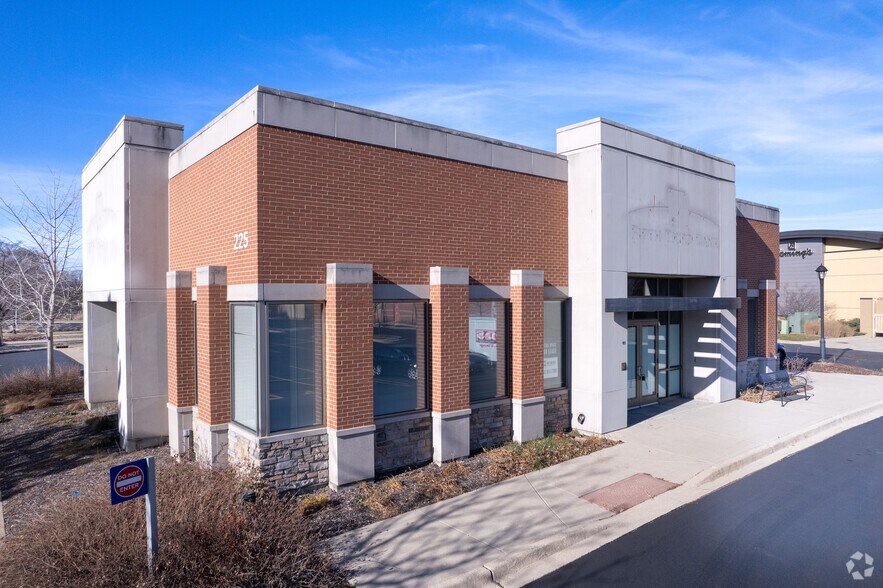 More Photos Of 930 Milwaukee Ave, Lincolnshire Unknown For Lease