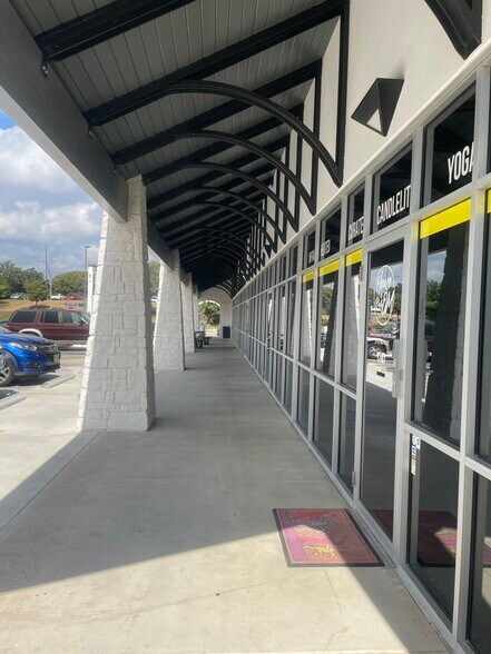 More Photos Of 7302 Louis Pasteur Dr, San Antonio Storefront For Lease
