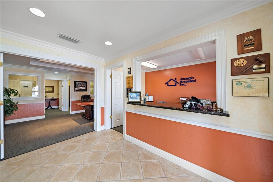 More Photos Of 2072-2074 Constitution Blvd, Sarasota Office For Sale