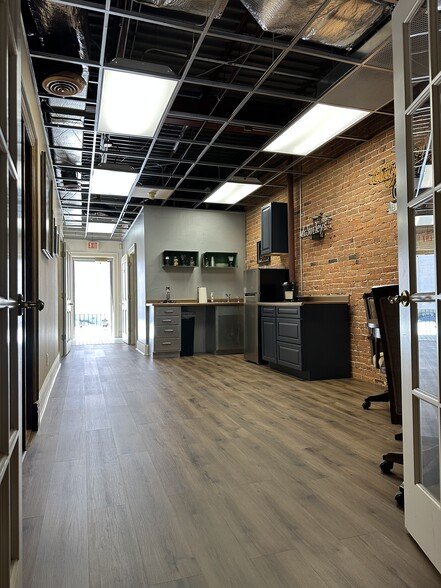 More Photos Of 215 N Washington St, Green Bay Loft Creative Space For Sale