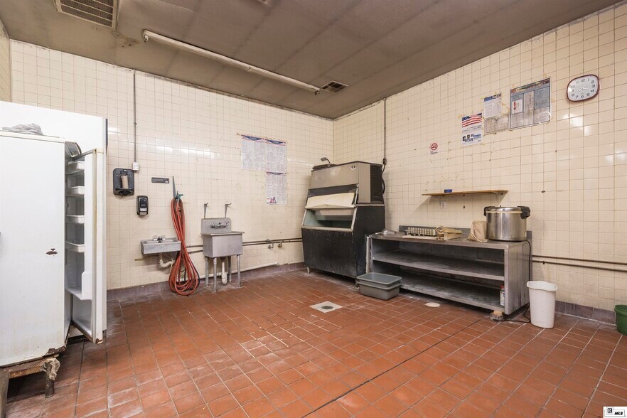 More Photos Of 1801 E Madison Ave, Bastrop Restaurant For Sale