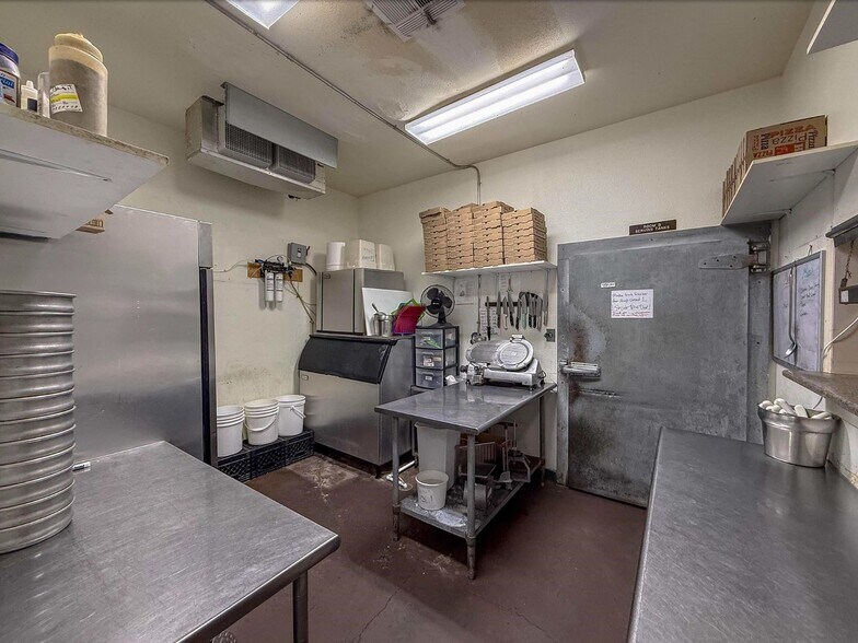 More Photos Of 2203 1st St, Alamogordo General Retail For Sale