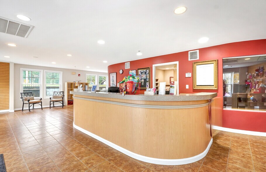 More Photos Of 140 Summer St, Holliston Veterinarian Kennel For Sale