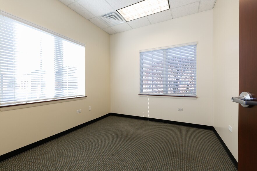 More Photos Of 1446 Merchant Dr, Algonquin Medical For Sale