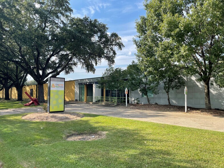 More Photos Of 5425 Florida Blvd, Baton Rouge Manufacturing For Sale