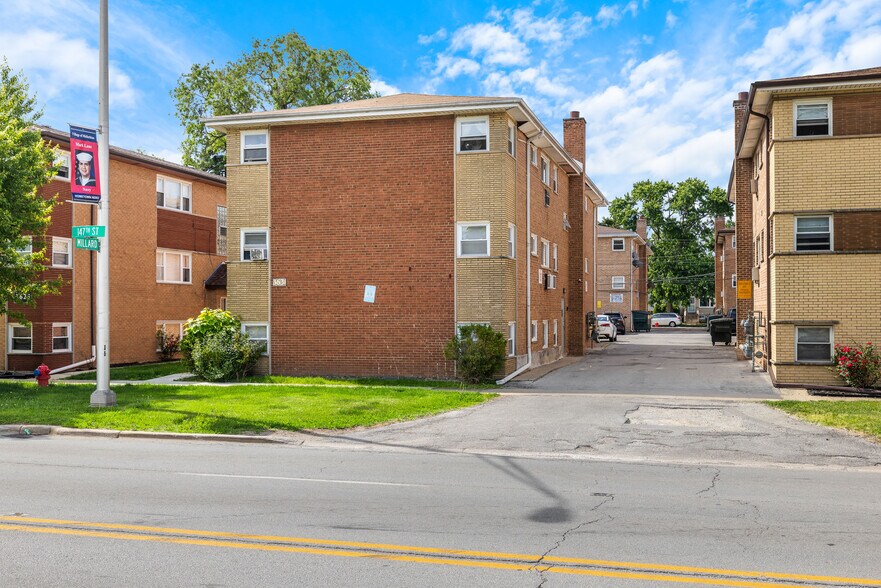 More Photos Of 3631 147th St, Midlothian Apartments For Sale