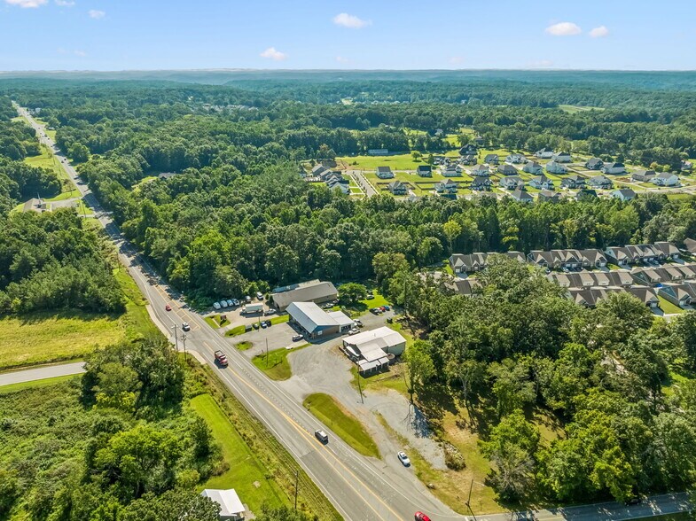 More Photos Of 1861 Fairview Blvd, Fairview Flex For Lease