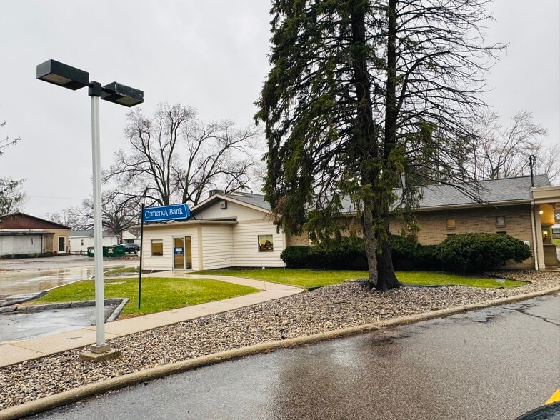 More Photos Of 215 N 20th St, Springfield Bank For Sale