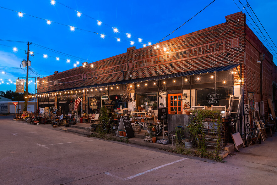 Primary Photo Of 212 N Church St, Brady Restaurant For Sale