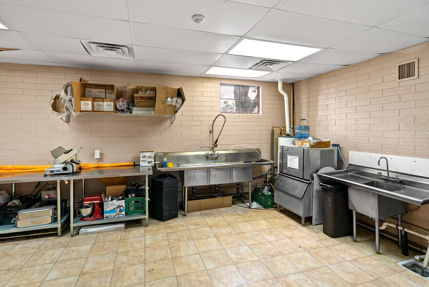 More Photos Of 102 E Pima St, Cottonwood Restaurant For Sale