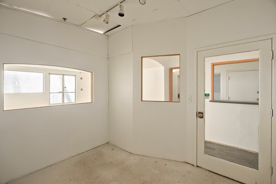 More Photos Of 3111 Ocean Front Walk, Marina Del Rey Apartments For Sale