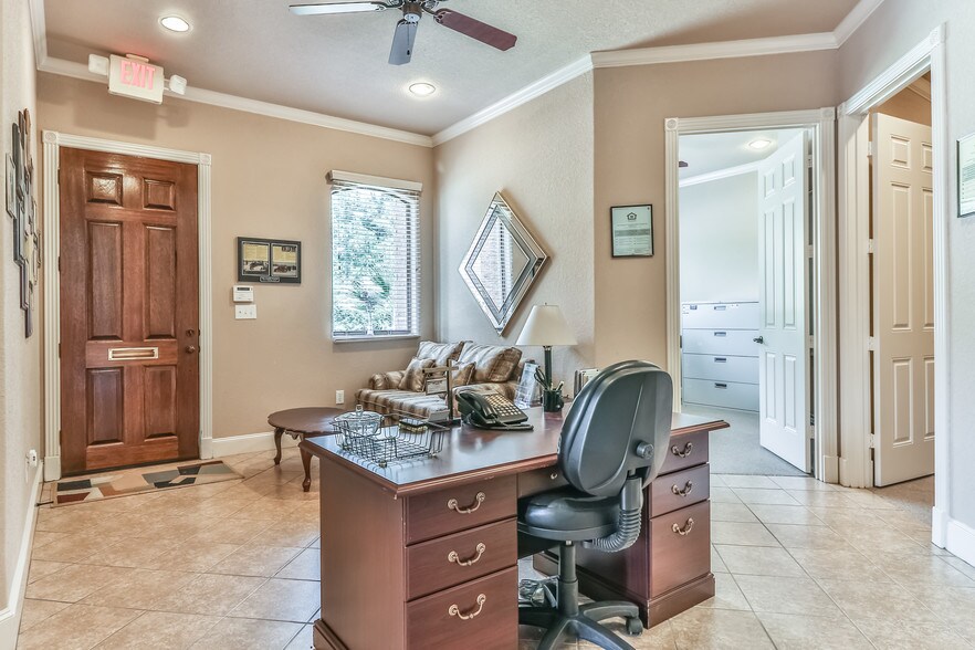 More Photos Of 5501 Louetta Rd, Spring Office For Sale