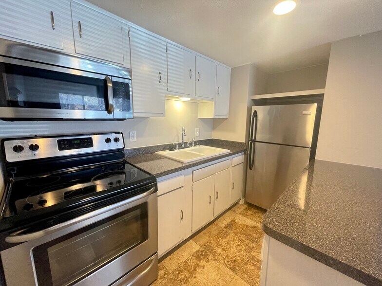 More Photos Of 802 Gold Ave SW, Albuquerque Apartments For Sale