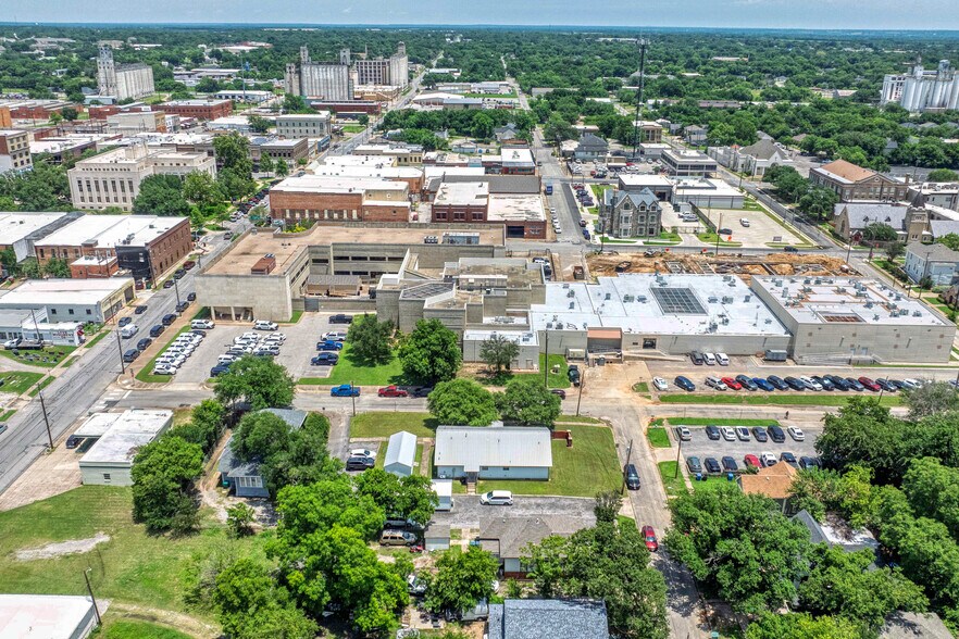 More Photos Of 220 S Elm St, Sherman Office For Sale