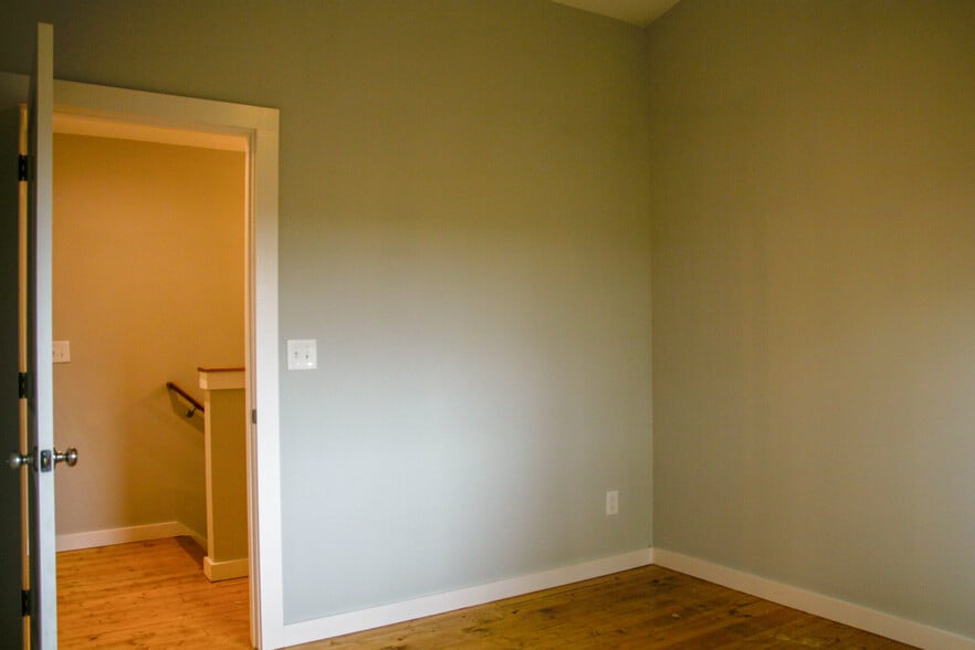 More Photos Of 108 Lager Ln, Asheville Apartments For Sale