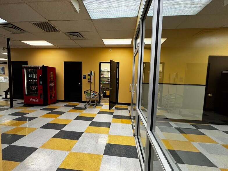 More Photos Of 111 E University Dr, Denton Unknown For Lease