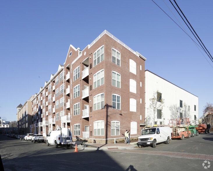 More Photos Of 515 West Ave, Norwalk Unknown For Lease