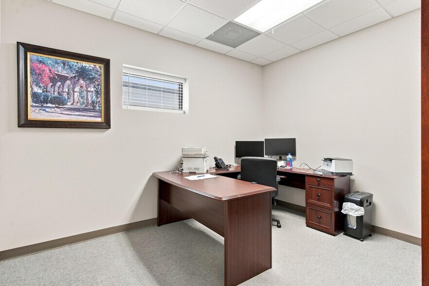 More Photos Of 375 Fennell Blvd, Lady Lake Medical For Sale