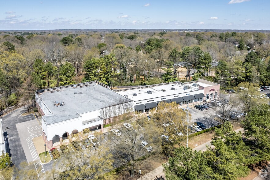 More Photos Of 7570-7604 W Farmington Blvd, Germantown General Retail For Lease