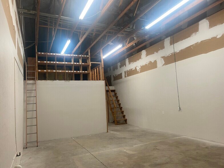 More Photos Of 4609 NW 6th St, Gainesville Warehouse For Lease