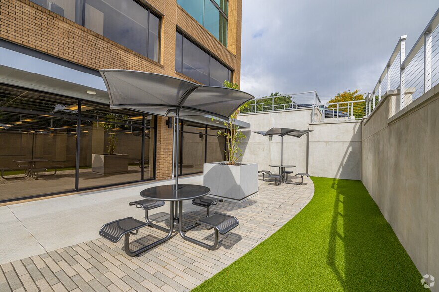 More Photos Of 1447 York Rd, Lutherville Office For Lease