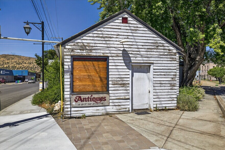 More Photos Of 234 S Canyon Blvd, John Day Freestanding For Sale