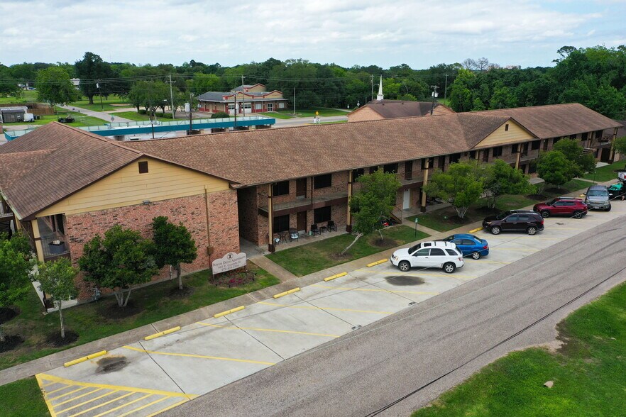 More Photos Of 601 E Coombs St, Alvin Apartments For Sale
