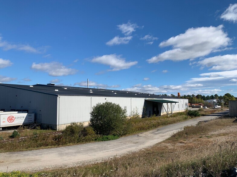 More Photos Of 586 Lewiston Junction Rd, Auburn Distribution For Sale