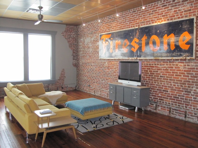 More Photos Of 305 S Washington Ave, Titusville Storefront Retail Residential For Sale