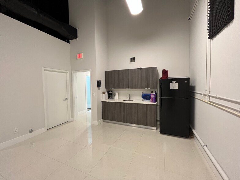 More Photos Of 10388 State Road 84, Davie Warehouse For Lease