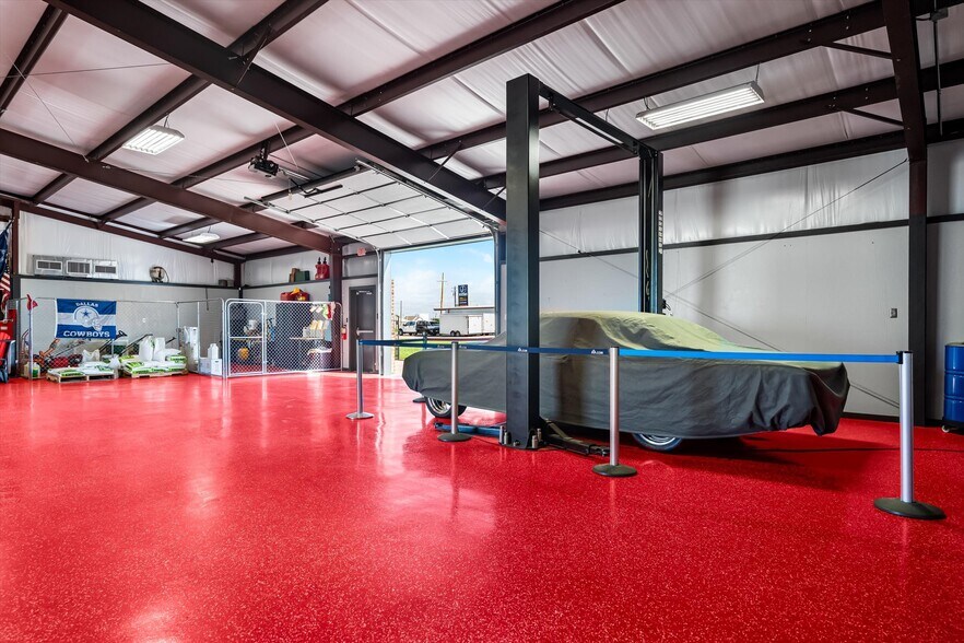 More Photos Of 1208 N Industrial Blvd, Pilot Point Industrial For Sale