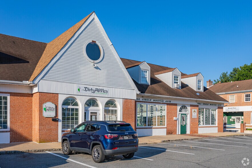 More Photos Of 1-31 Peddlers Row, Newark Unknown For Lease