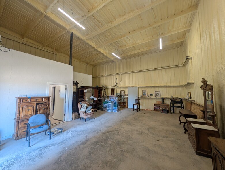 More Photos Of 6854 Old Lorena Rd, Lorena Light Manufacturing For Sale