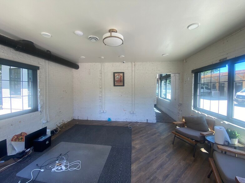 More Photos Of 3178 N Fratney St, Milwaukee Flex For Lease