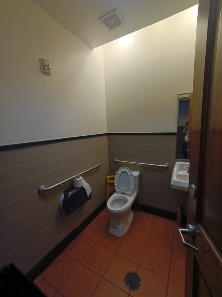 More Photos Of 1635 Eldridge Pky, Houston Freestanding For Lease