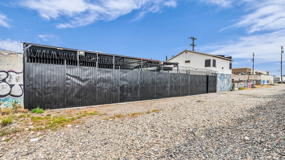 More Photos Of 909 53rd Ave, Oakland Warehouse For Sale