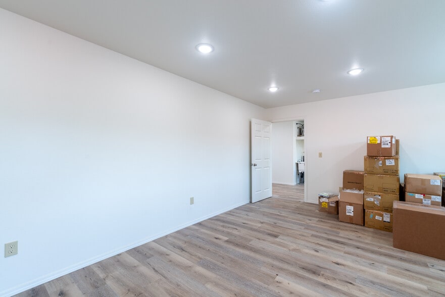 More Photos Of 7196/7198/7204 North Tongass Hwy, Ketchikan General Retail For Sale