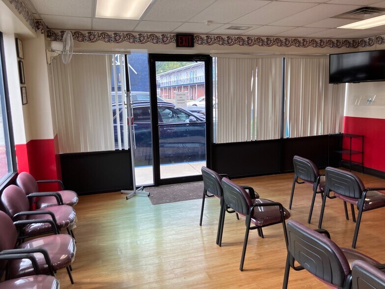 More Photos Of 5314 MacCorkle Ave, Charleston Medical For Sale