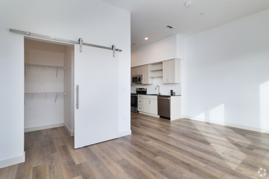 More Photos Of 266 Canal St, Salem Apartments For Lease