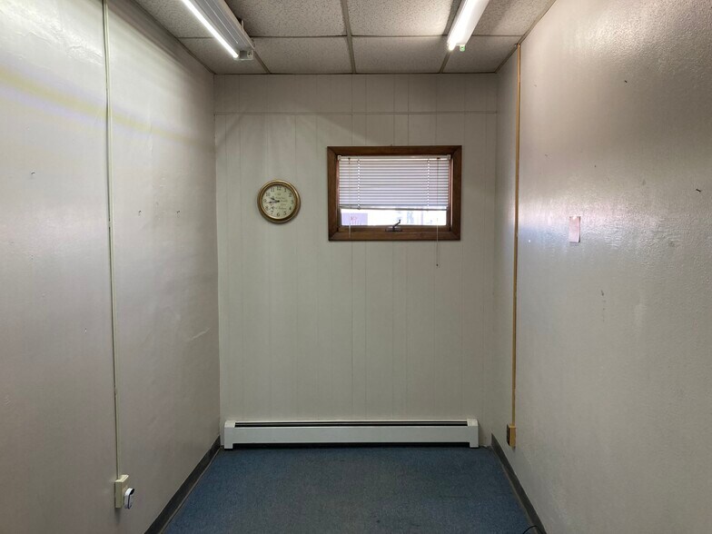 More Photos Of 429-431 Tower Ave, Superior Manufacturing For Sale